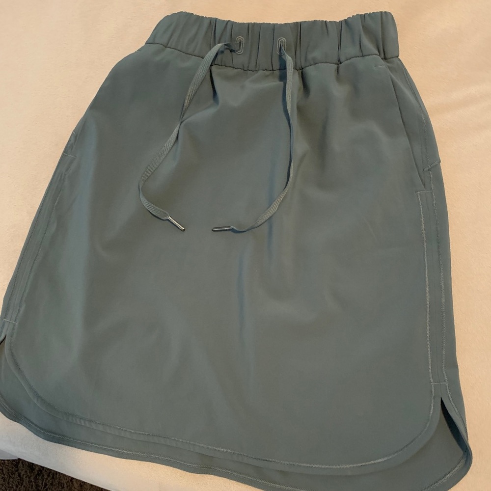 Lululemon skirt size 4